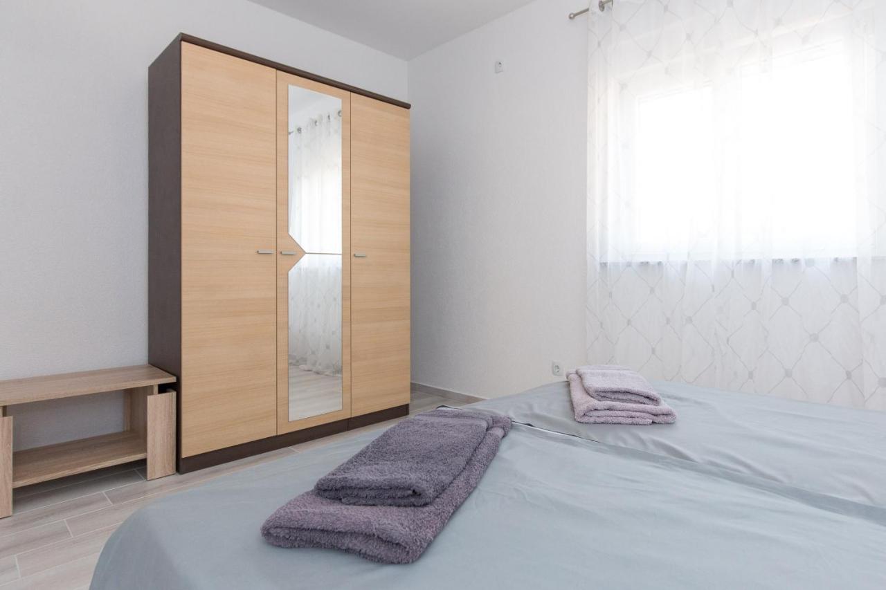 Apartment Dajana Пинезичи Экстерьер фото