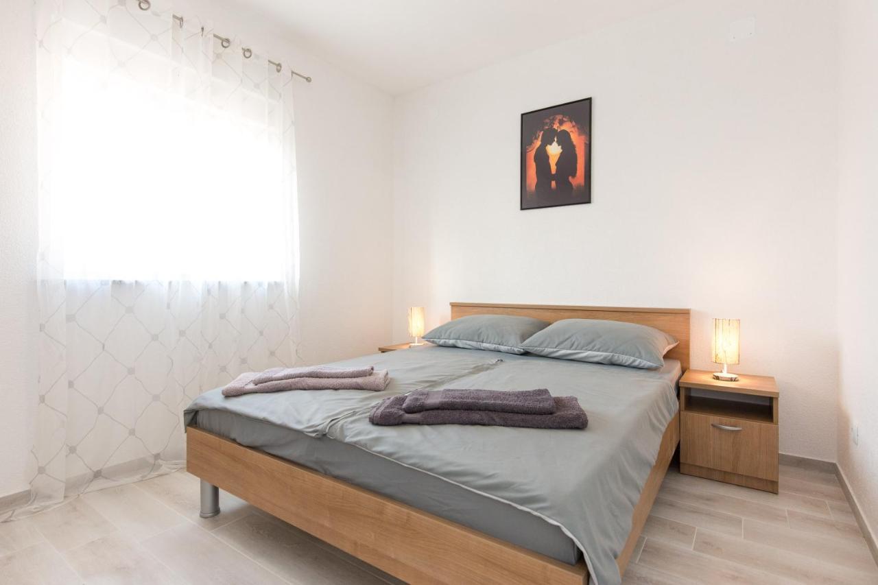Apartment Dajana Пинезичи Экстерьер фото